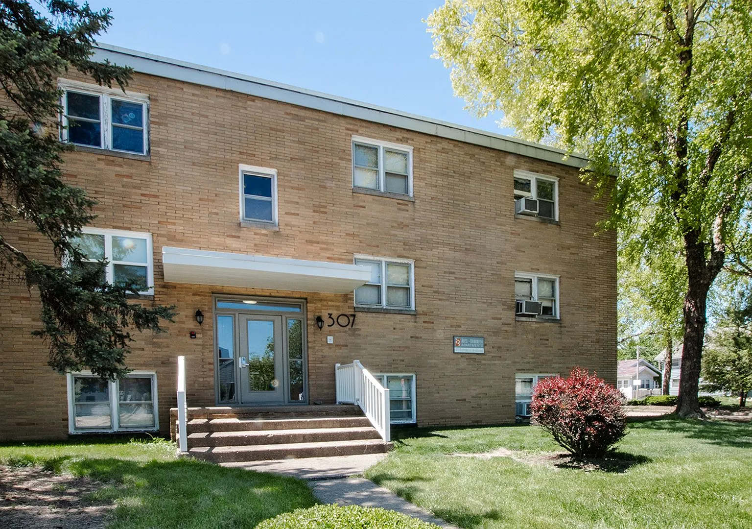 State Street Apartments — Photo 1