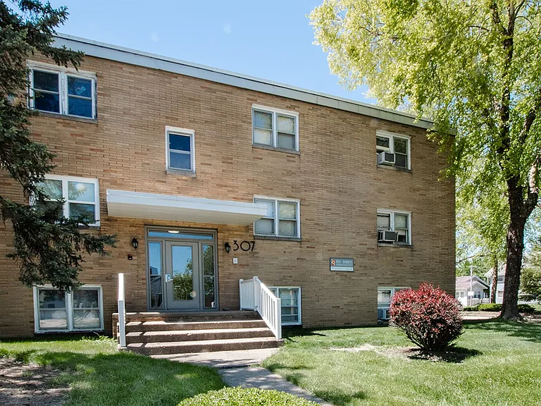 State Street Apartments — Photo 1