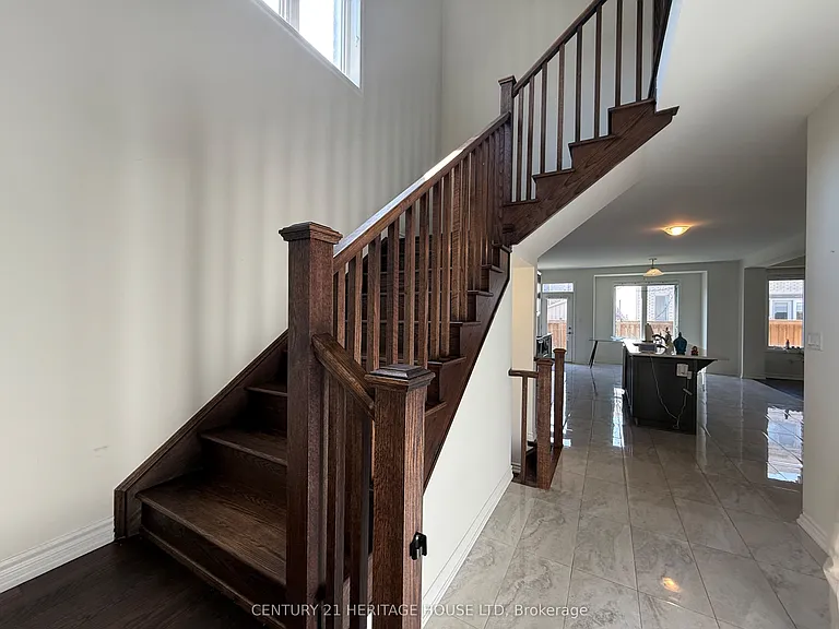 18 Dolucci Cres E — Photo 14