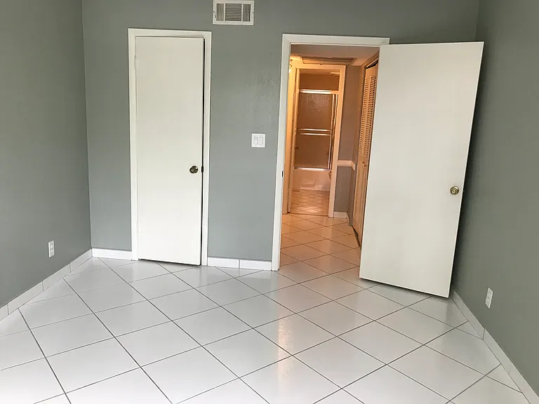 6700 Cypress Rd #111 — Photo 10