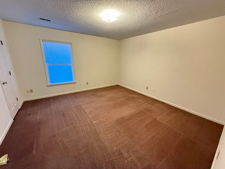104 W Victoria Ct #F — Photo 22