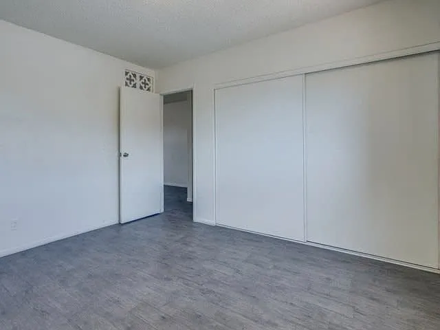 Orland bedroom