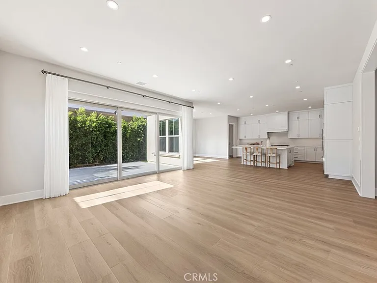 207 Alora — Photo 14