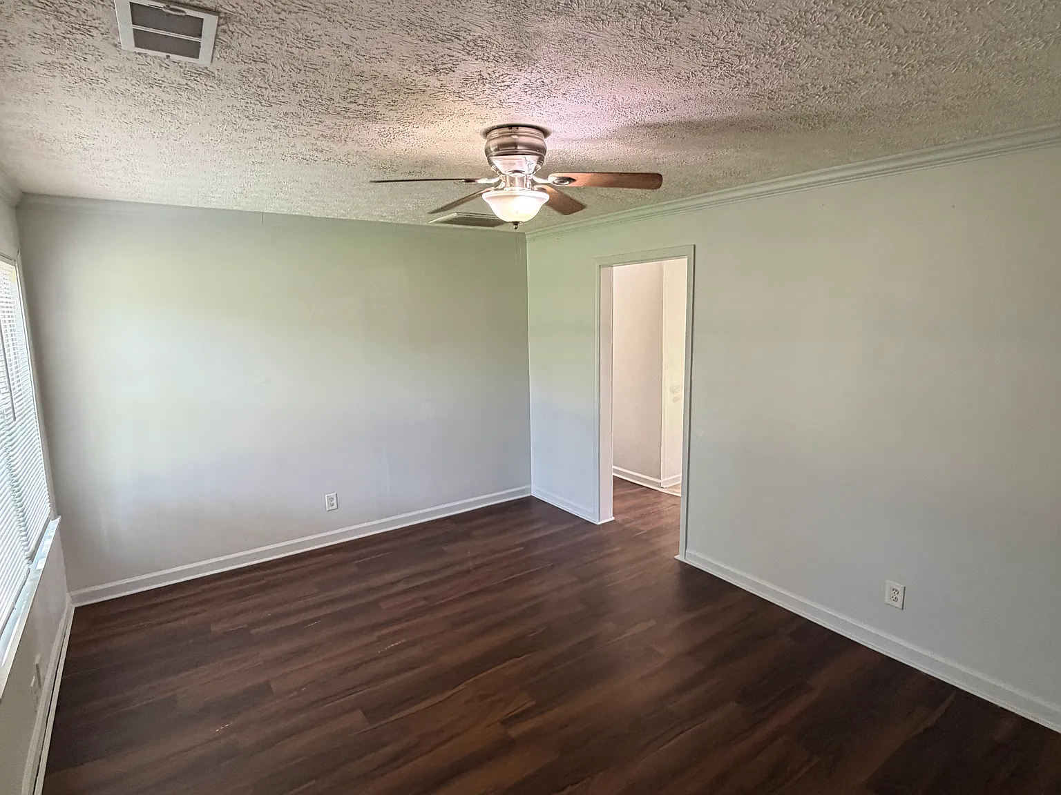 2 bed, 975 sqft, $1,200 — Photo 2