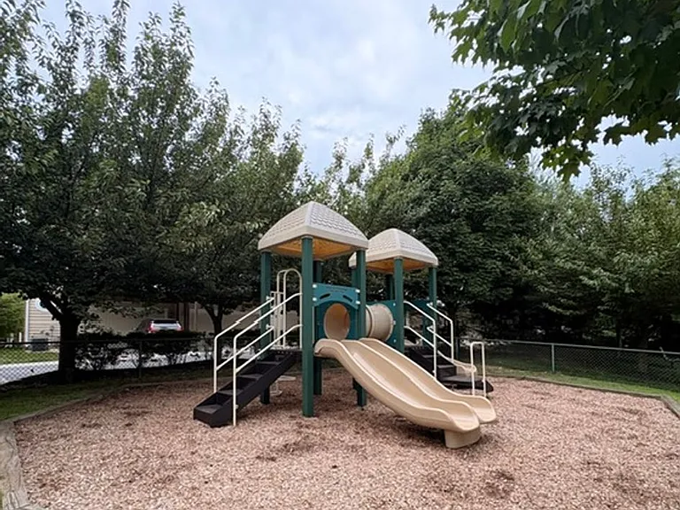 121 Autumn View Dr — Photo 48