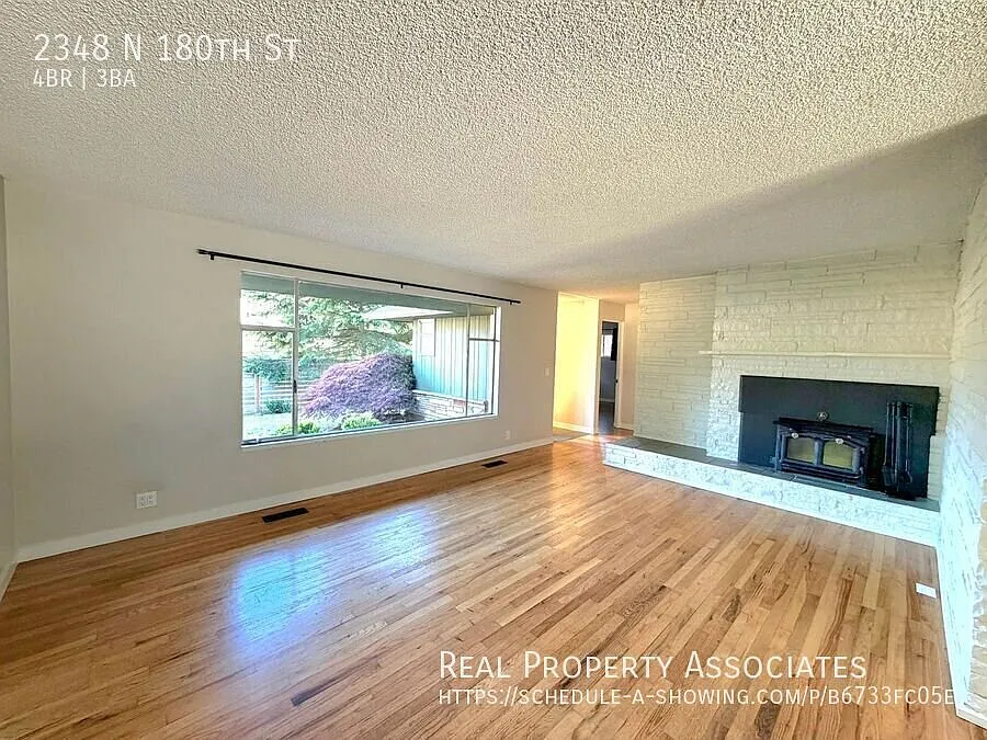 Shoreline Home — Photo 3