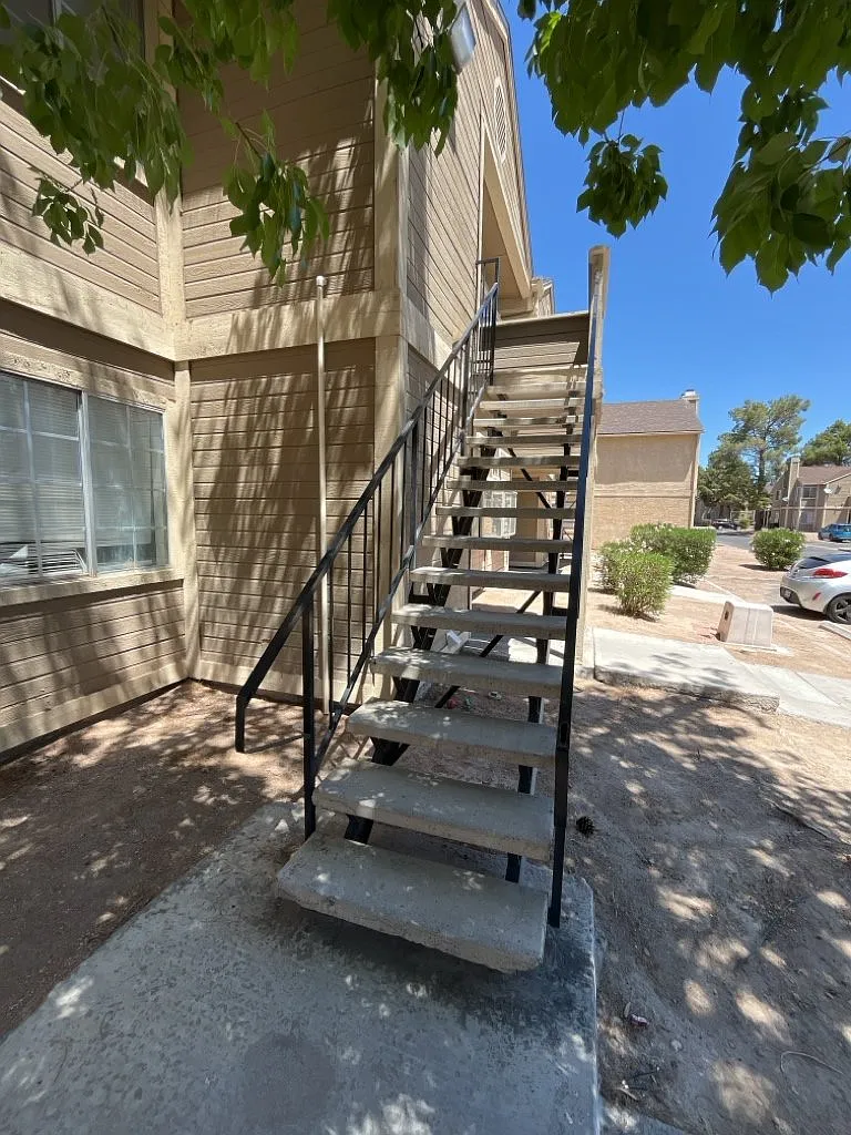 2 bed, 1.0 bath, 778 sqft, $975 — Photo 3