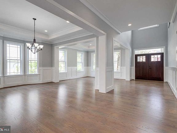5th image of 2043 Arch Dr
