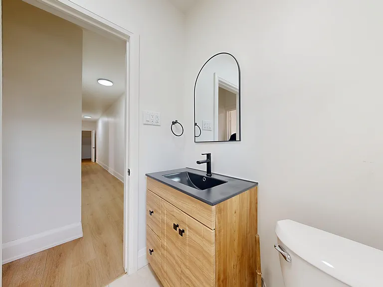 1214 Avenue Rd — Photo 44