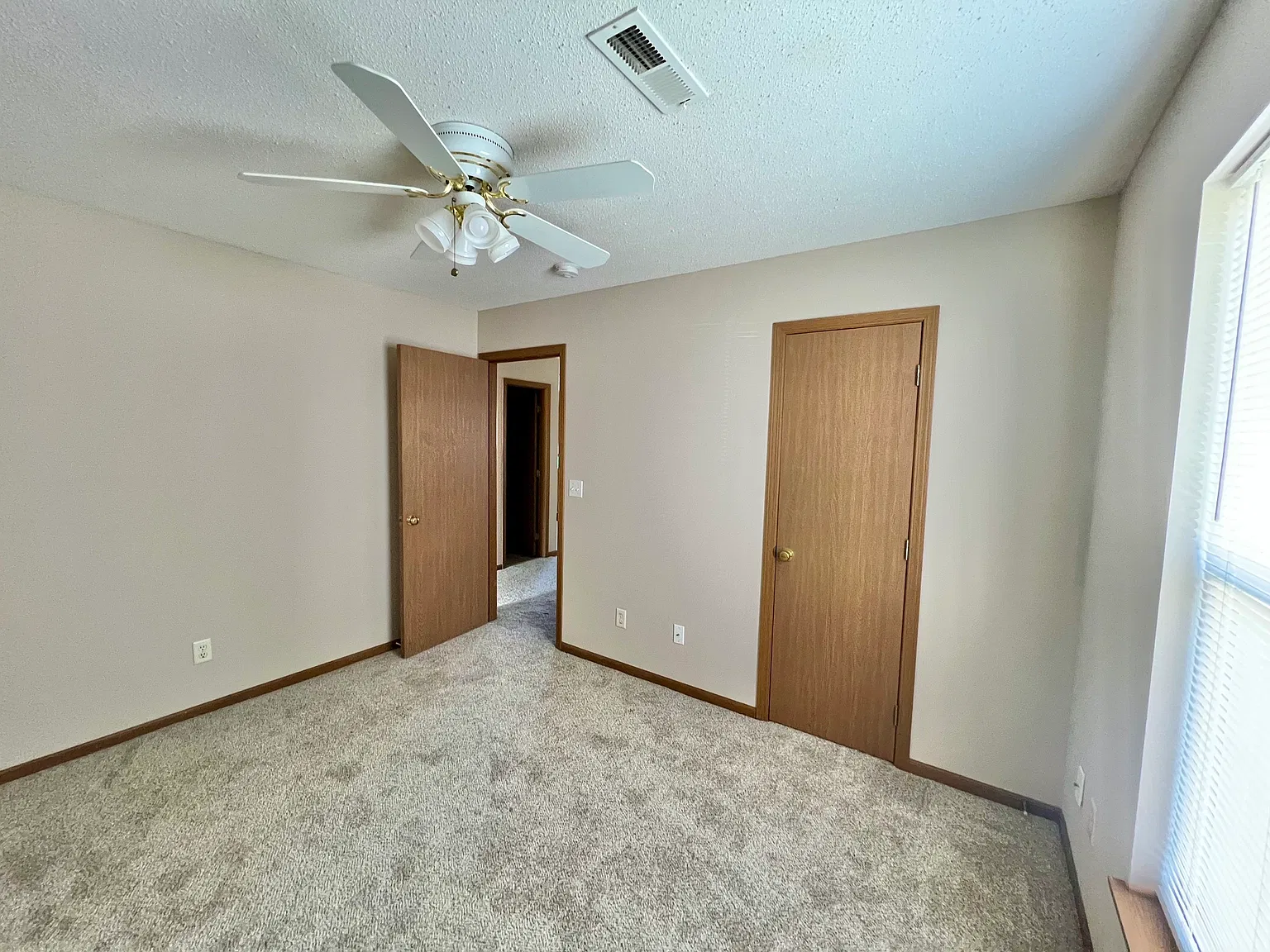 2 bed, 900 sqft, $1,000 — Photo 4