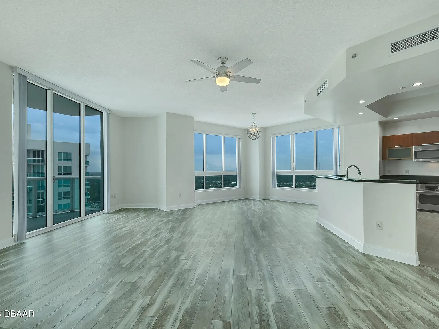 3 bed, 3.0 bath, 2079 sqft, $3,000 — Photo 4
