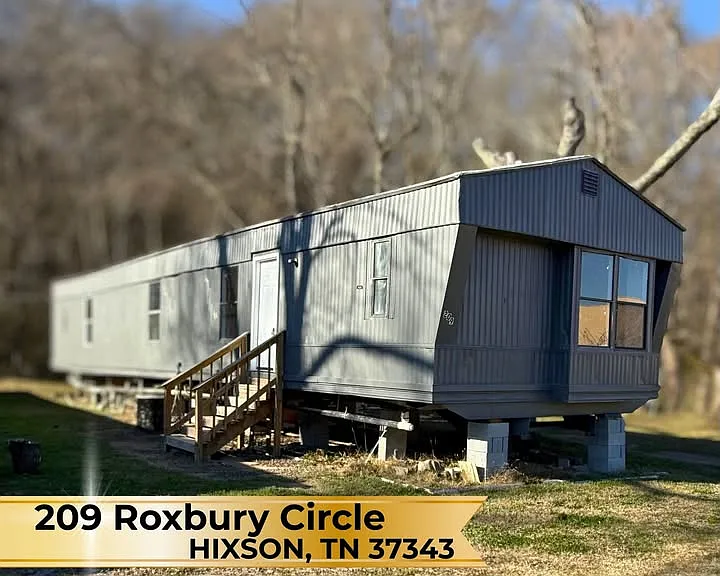 209 Roxbury Cir — Photo 1