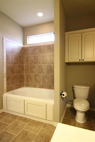 Master Bath (Model Home Pic)
