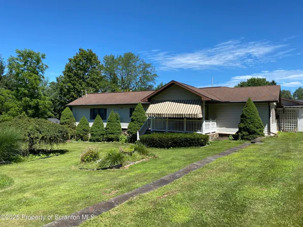 21 Sunrise Blvd, Lake Ariel, PA 18436