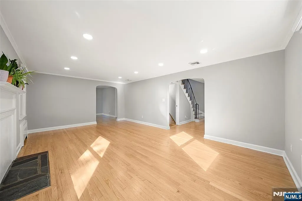 3 bed, 1.5 bath, $4,000 — Photo 1