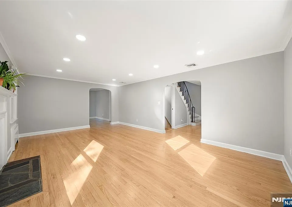 26 W Lawn Rd
