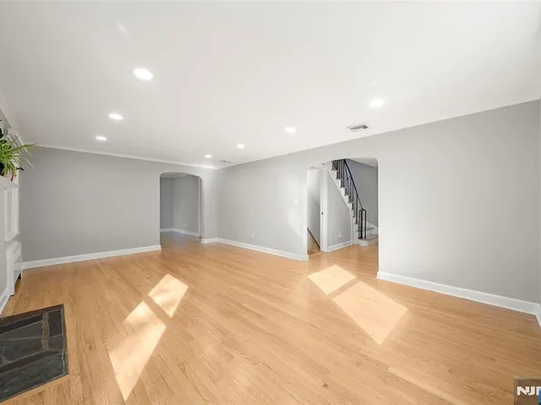 26 W Lawn Road, Livingston, NJ 07039