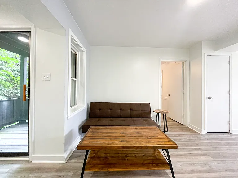 5735 Hobart St #4 — Photo 2