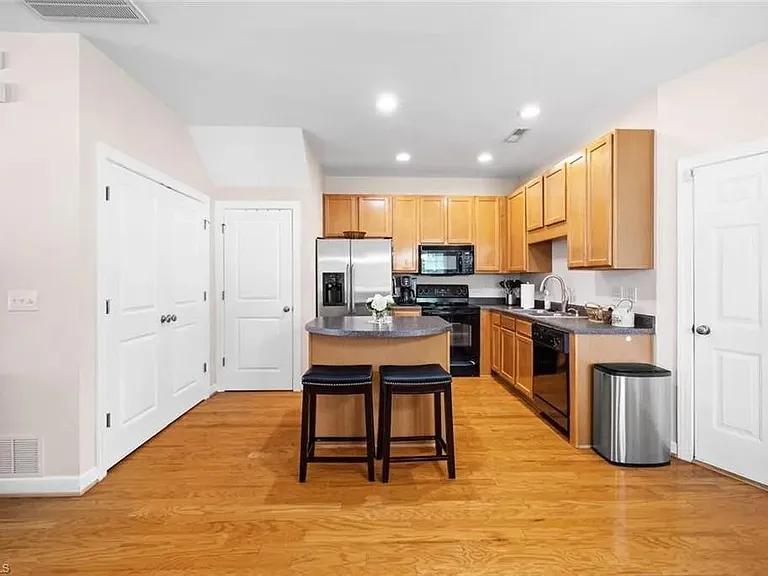 326 Summergate Dr — Photo 22