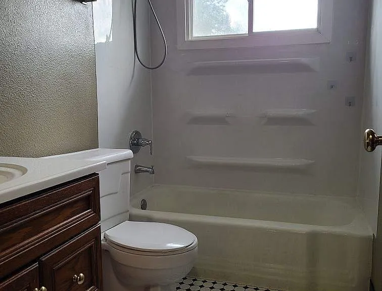 3801 Hillcrest Dr — Photo 5