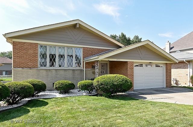 1st image of 4921 W 105th Pl