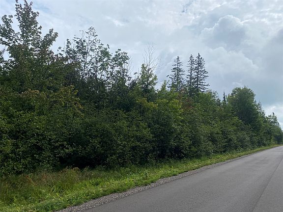 4th image of ON Maple Ridge Road