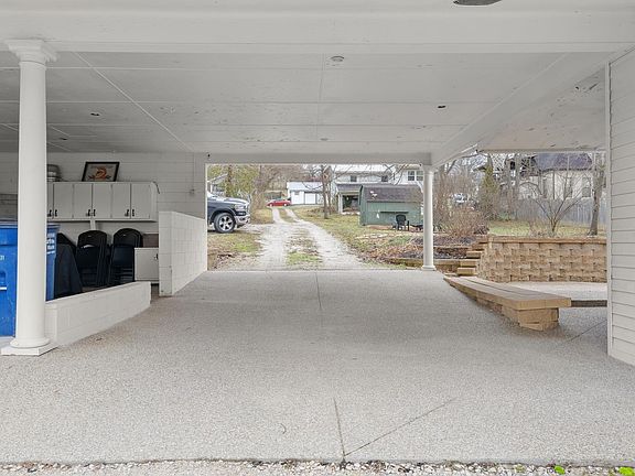 4th image of 310 W Main St