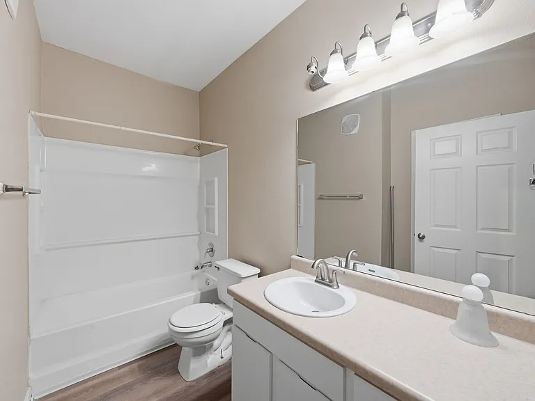 Elora Place Apartments — Photo 27
