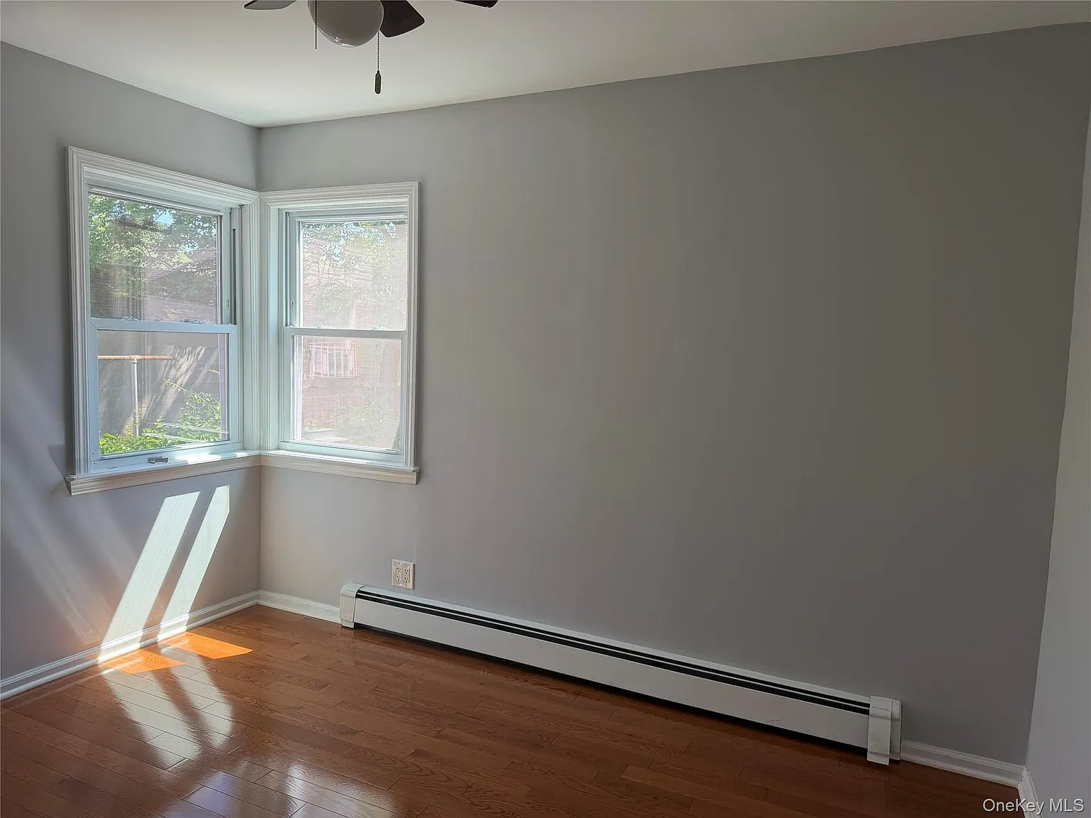 3 bed, 1.0 bath, 1872 sqft, $3,000 — Photo 3