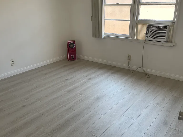 2035 S Holt Ave — Photo 3