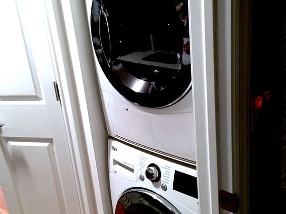 5th image of 118 E 4th St APT 10