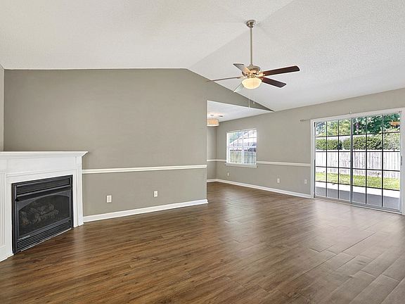 3rd image of 2835 Temperance Dr.