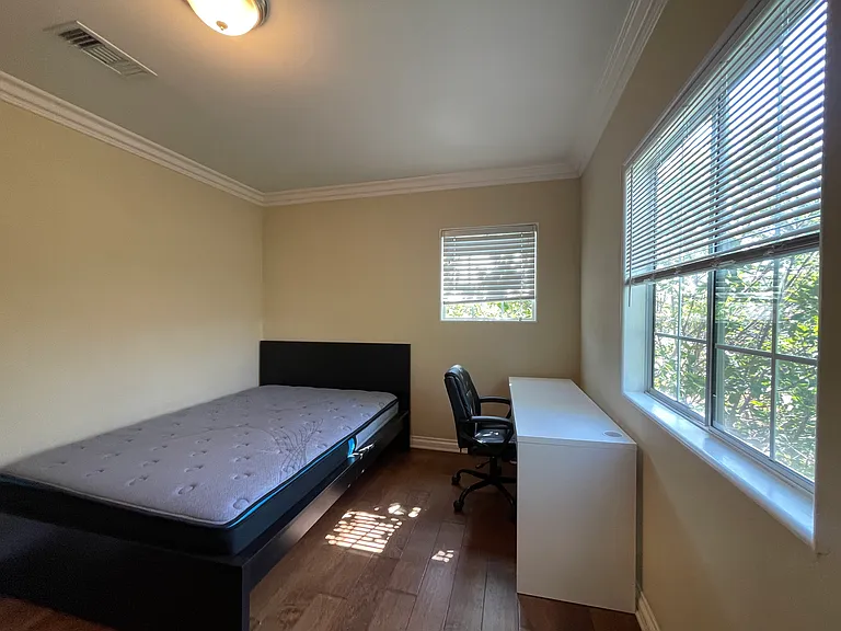 3435 S Catalina St #3 — Photo 16
