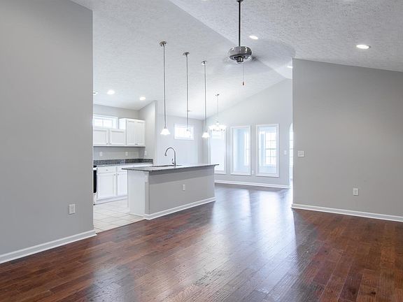 2nd image of 2175 Glade Dr SE