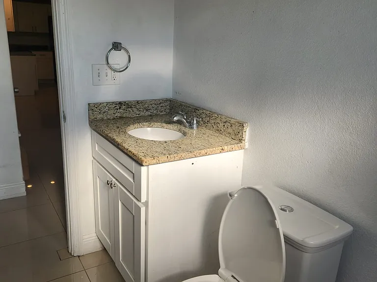 8518 Woodlake Dr #1 — Photo 34