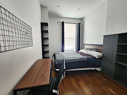 4th image of 827 Quincy St #3B