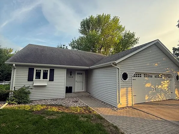 1215 21st St NW, East Grand Forks, MN 56721
