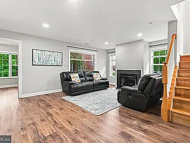 3 bed, 2891 sqft, $3,900 — Photo 4