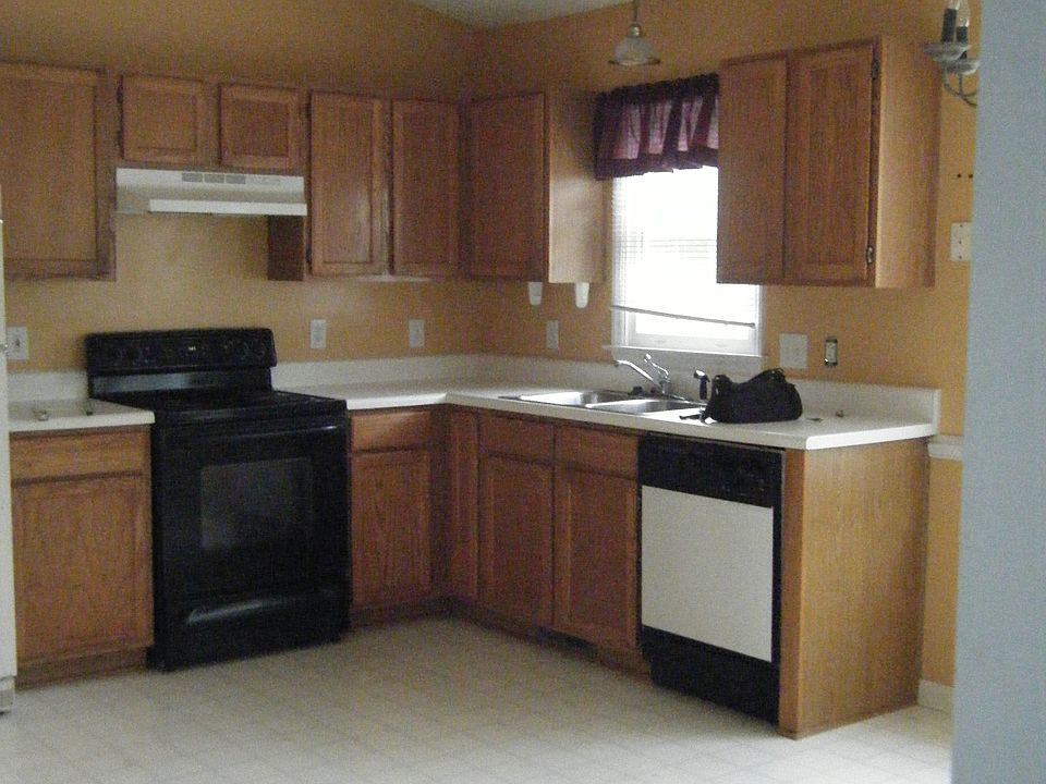 2nd image of 804 Fieldridge Ct