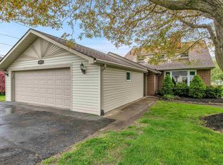 39015 Lakeshore Dr, Harrison Township, MI 48045