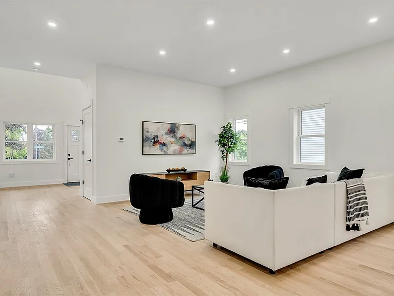 22 Estabrook Rd — Photo 9