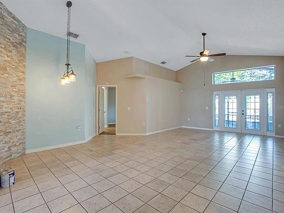 3rd image of 154 King Henry Ct