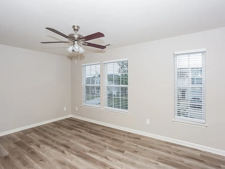 1350 Haestad Ct — Photo 10