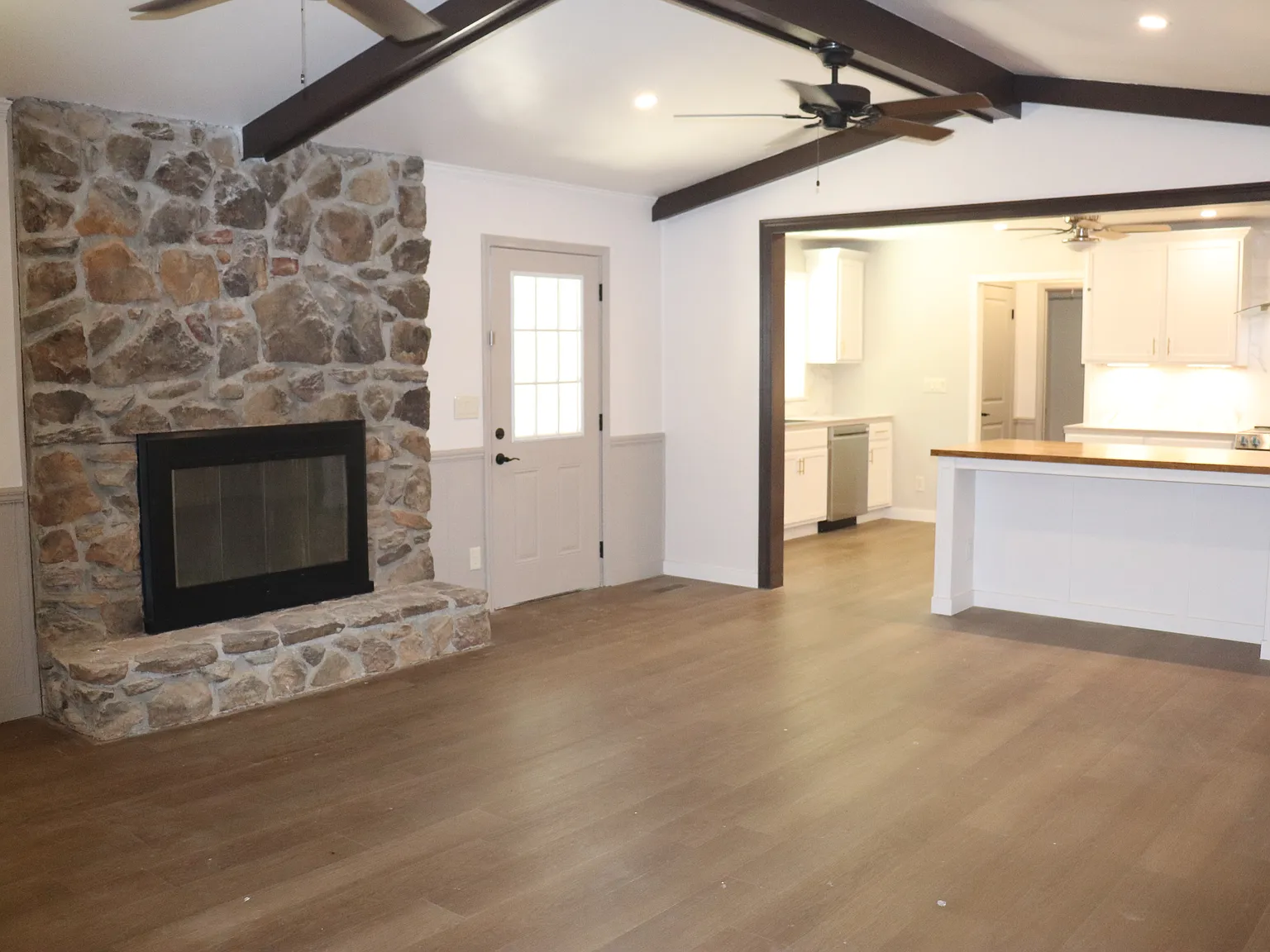 3 bed, 1800 sqft, $1,825 — Photo 2