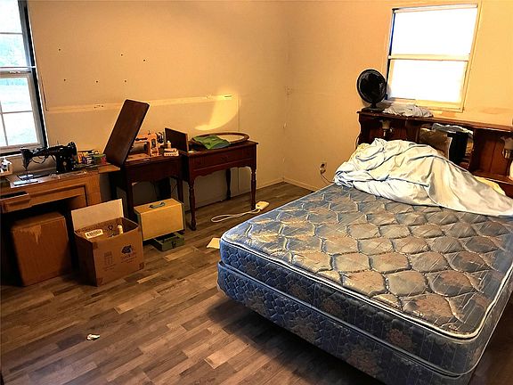 5th image of 705 E Umlang St