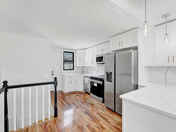 4th image of 11406 167th St
