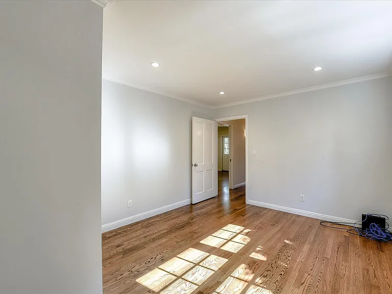 135 Wilder Ave — Photo 31