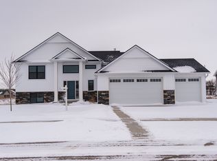 5510 Ridgeview Dr NW, Rochester, MN 55901