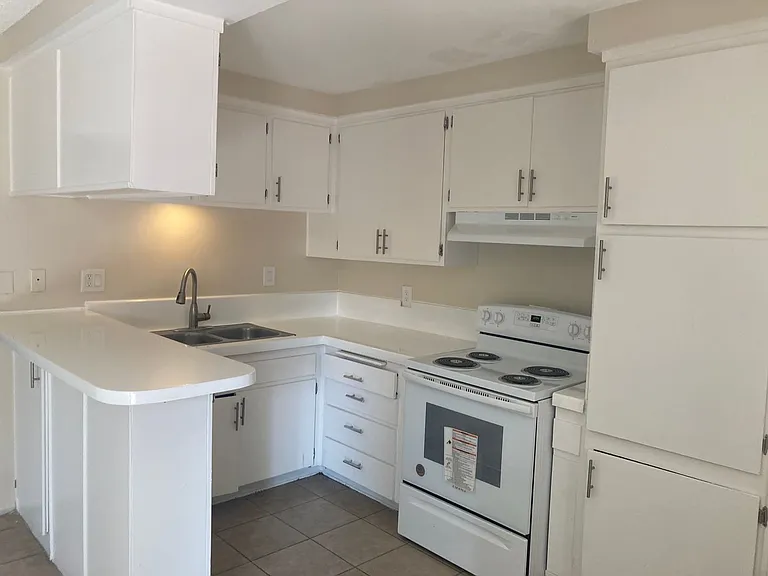 52nd Street Apartments — Photo 3