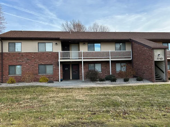 1710 Willow View Rd, Urbana, IL 61802